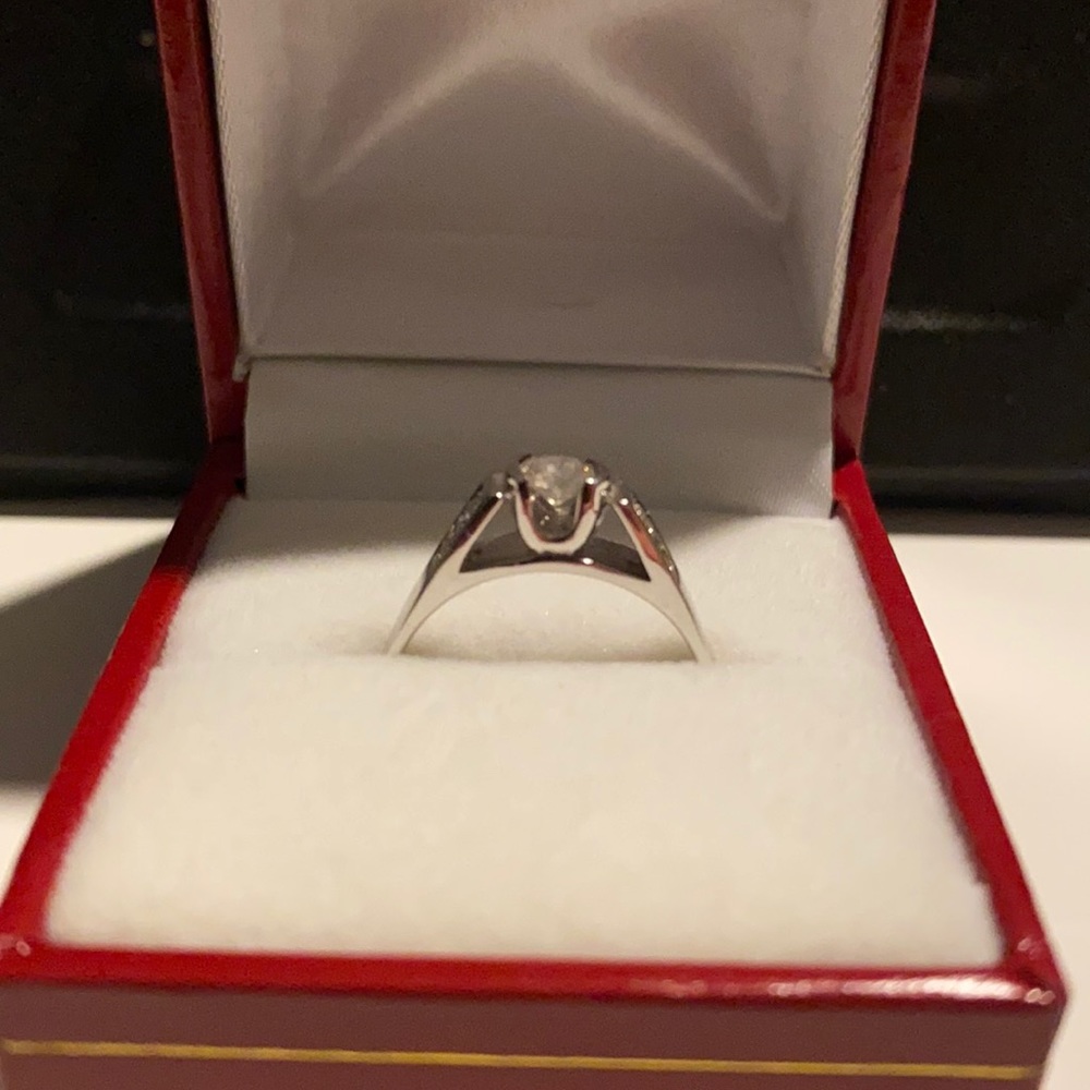 Diamond wedding ring